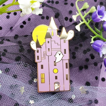 Kawaii Casa Assombrada Esmalte Duro Pin de desenhos animados Bonitos espírito Lua-de-Rosa Castelo Broche de Ouro Acessórios de Halloween Engraçado Presente da Jóia